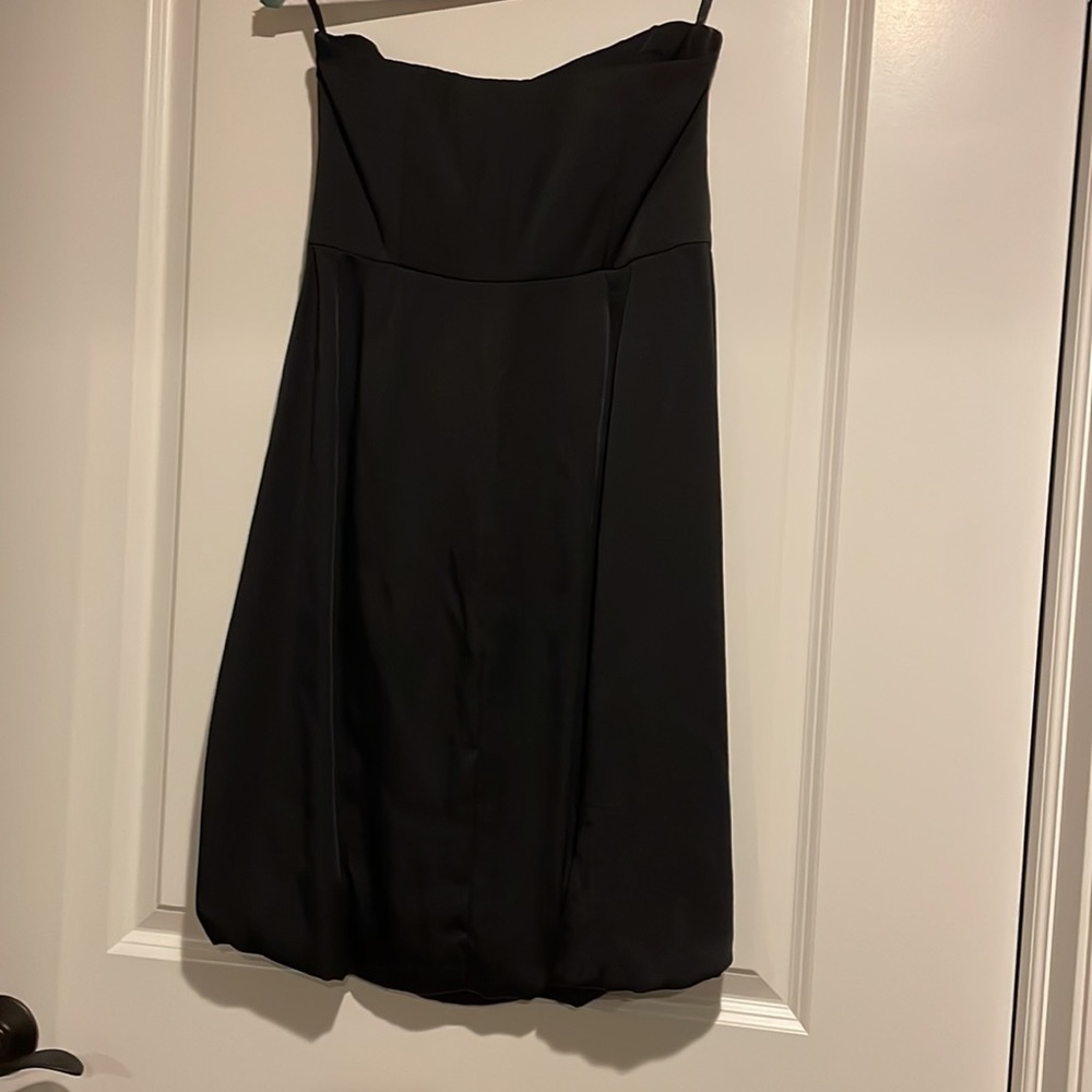 EUC Wonen’s Banana Republic strapless LBD in size 4 - Picture 7 of 7
